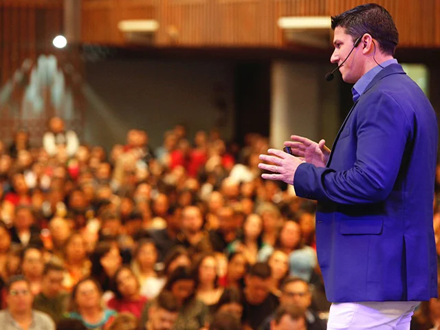 Essa aula foi preparada com um único propósito: te ajudar a reencontrar clareza e equilíbrio emocional. Assista até o final e viva essa experiência.